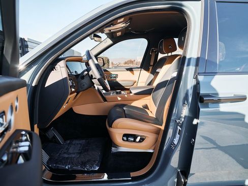 Used 2025 Rolls-Royce Cullinan image 37