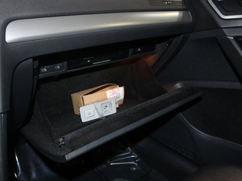 Used 2016 Volkswagen Golf Limited Edition image 21