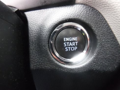 Used 2020 Toyota RAV4 XLE Premium image 21