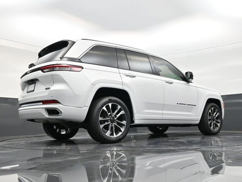 Used 2023 Jeep Grand Cherokee Overland w/ Luxury Tech Group IV RWD image 25