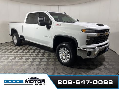 Used 2024 Chevrolet Silverado 3500 LT w/ Convenience Package image 2