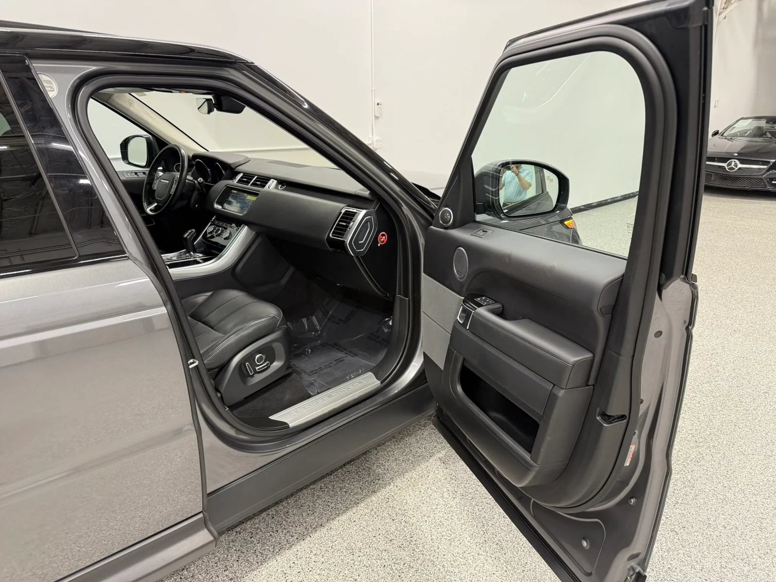 Used 2017 Land Rover Range Rover Sport HSE AWD/4WD image 47