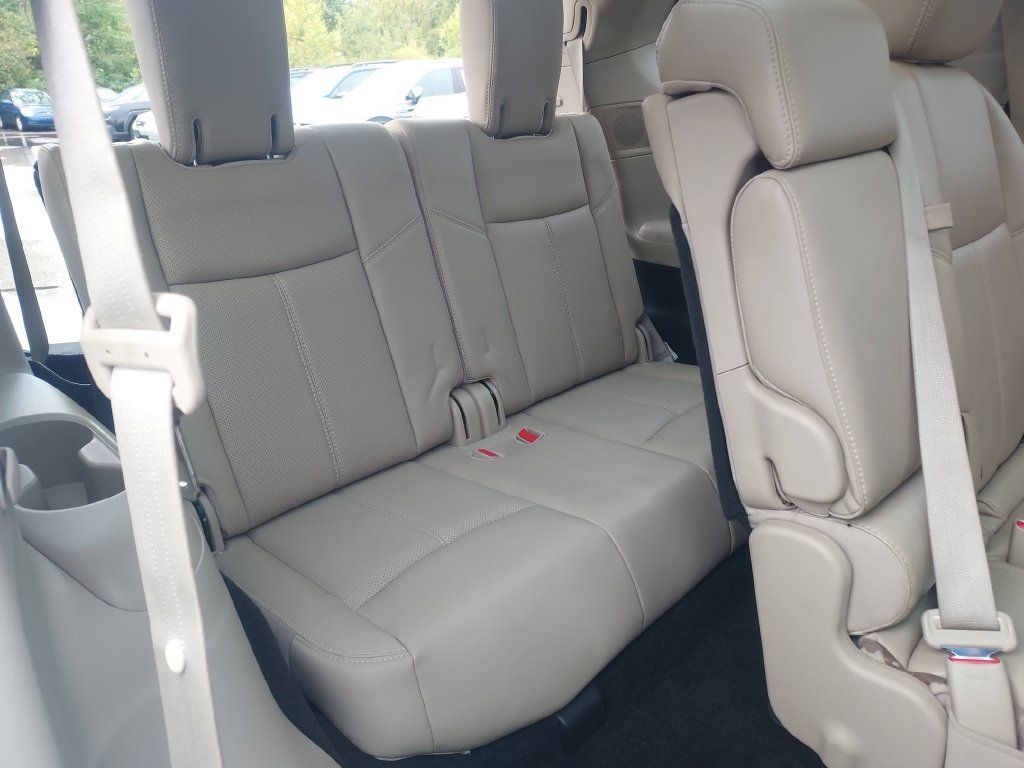 Used 2020 Nissan Pathfinder Platinum AWD/4WD image 39