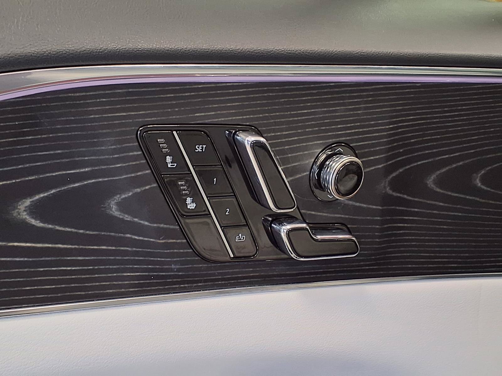 Certified 2024 Cadillac Lyriq Luxury RWD image 28