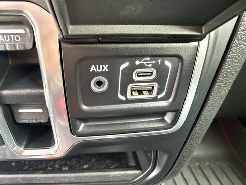 Used 2019 Jeep Wrangler Unlimited Sahara w/ Uconnect 4C Nav & Sound Group AWD/4WD image 46