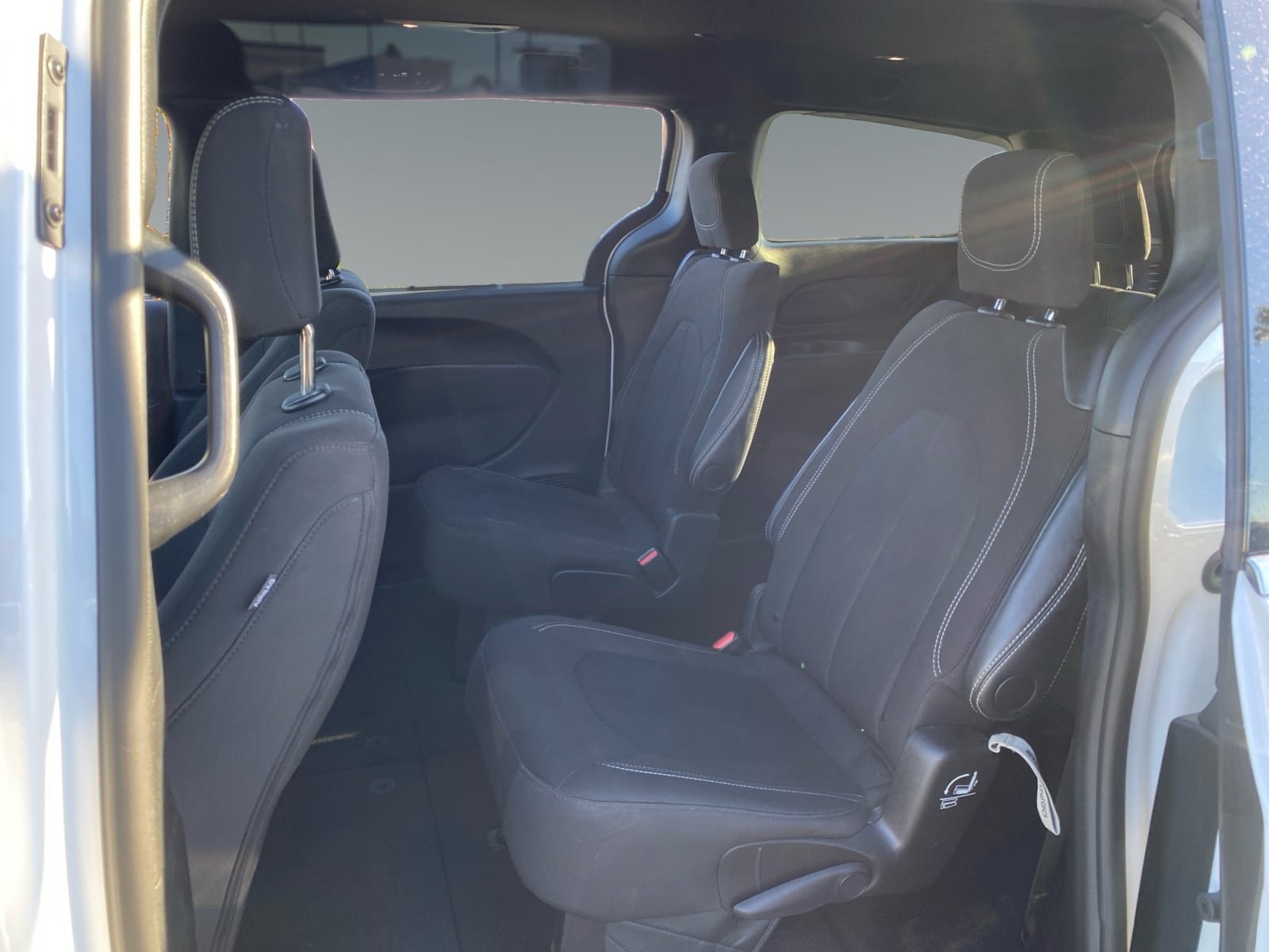 Used 2024 Chrysler Pacifica Touring FWD image 13