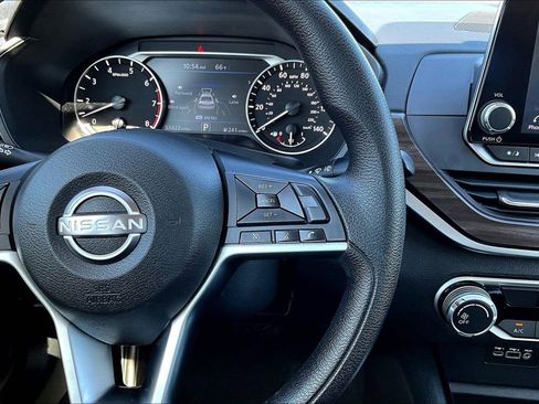 Used 2024 Nissan Altima 2.5 SV image 13