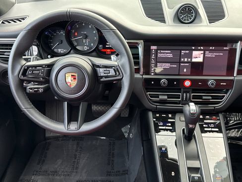 Used 2025 Porsche Macan image 14