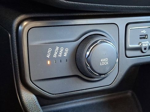 Certified 2022 Jeep Renegade Limited image 28