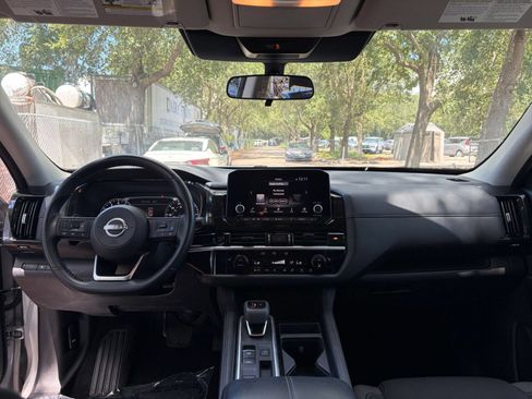 Used 2025 Nissan Pathfinder SV FWD image 36