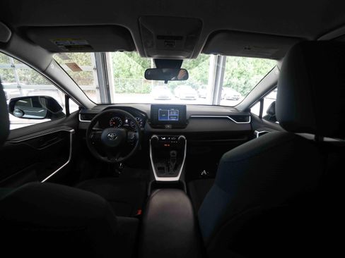Used 2019 Toyota RAV4 LE w/ Carpet Mat Package FWD image 19