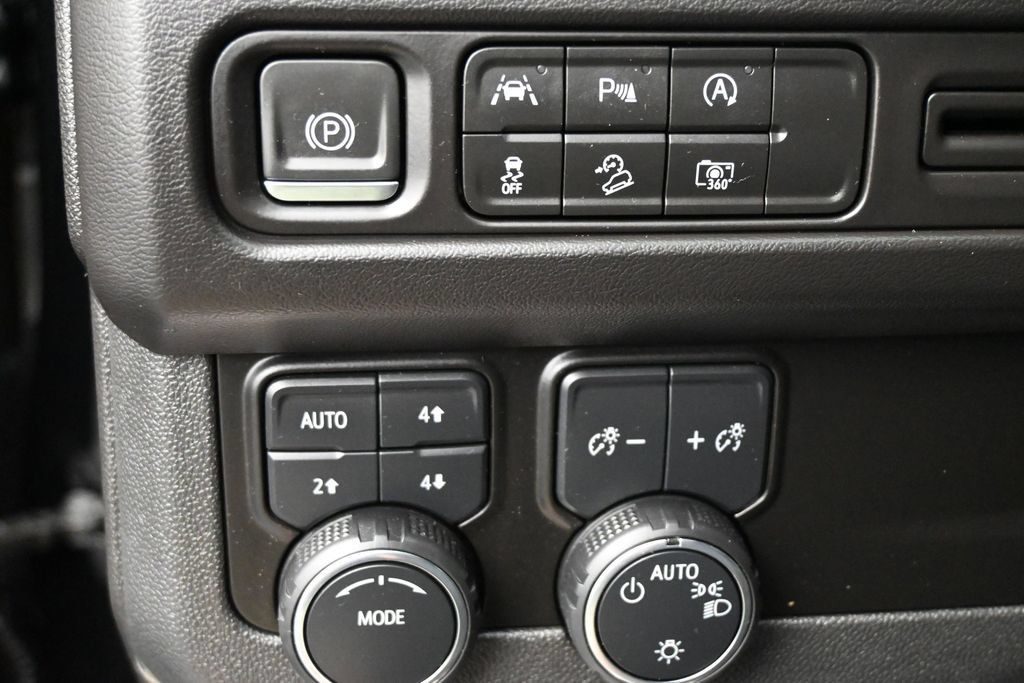 Used 2024 Chevrolet Tahoe Z71 w/ Luxury Package AWD/4WD image 6