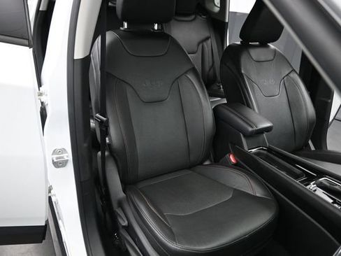 Used 2022 Jeep Compass Limited AWD/4WD image 19