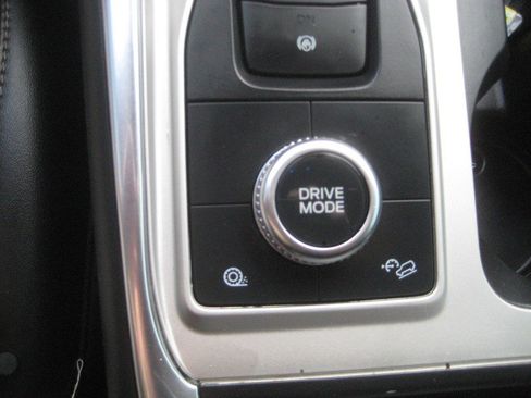 Used 2022 Ford Explorer XLT w/ Equipment Group 202A AWD/4WD image 21