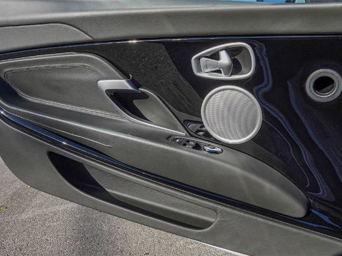 Used 2020 Aston Martin DB11 Volante image 35