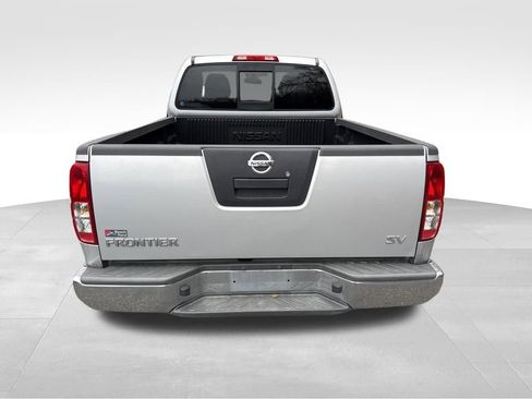 Used 2011 Nissan Frontier SV image 15