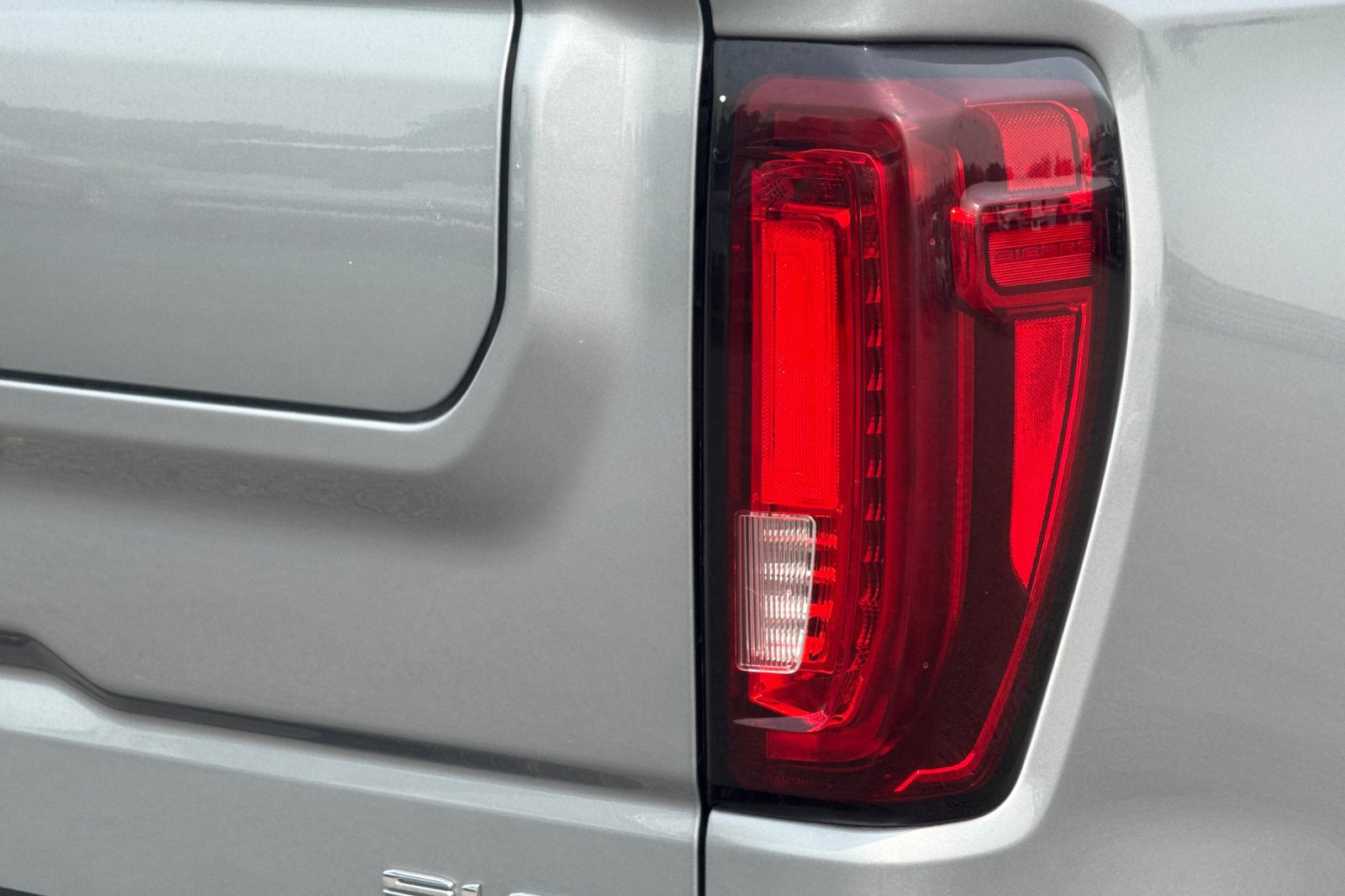 Used 2025 GMC Sierra 1500 SLT AWD/4WD image 47