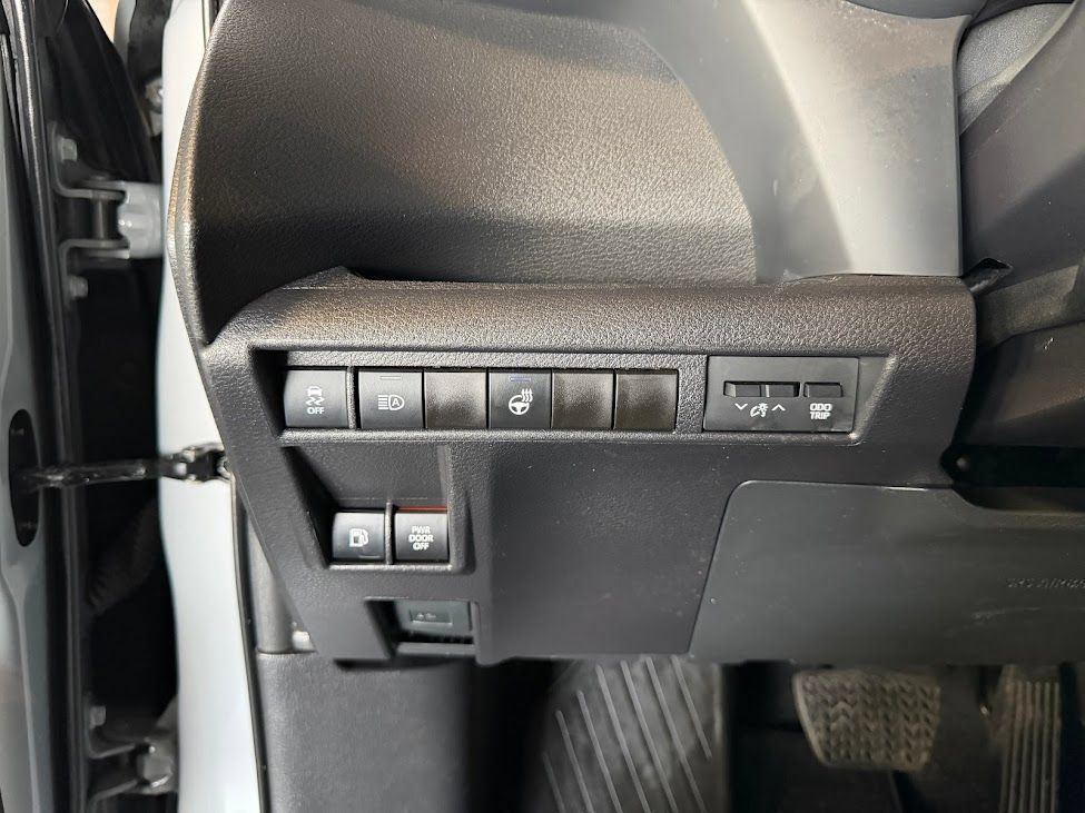 Used 2025 Toyota Sienna XSE AWD/4WD image 24