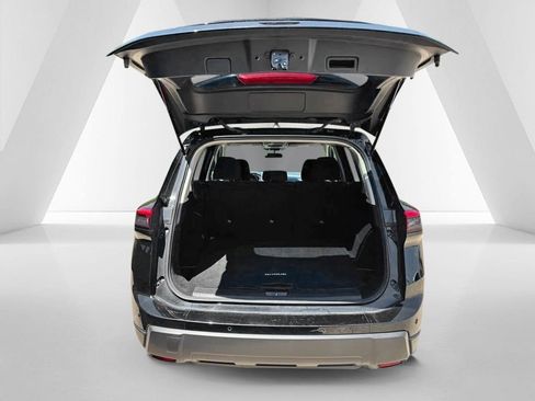 Used 2024 Nissan Rogue S FWD image 32