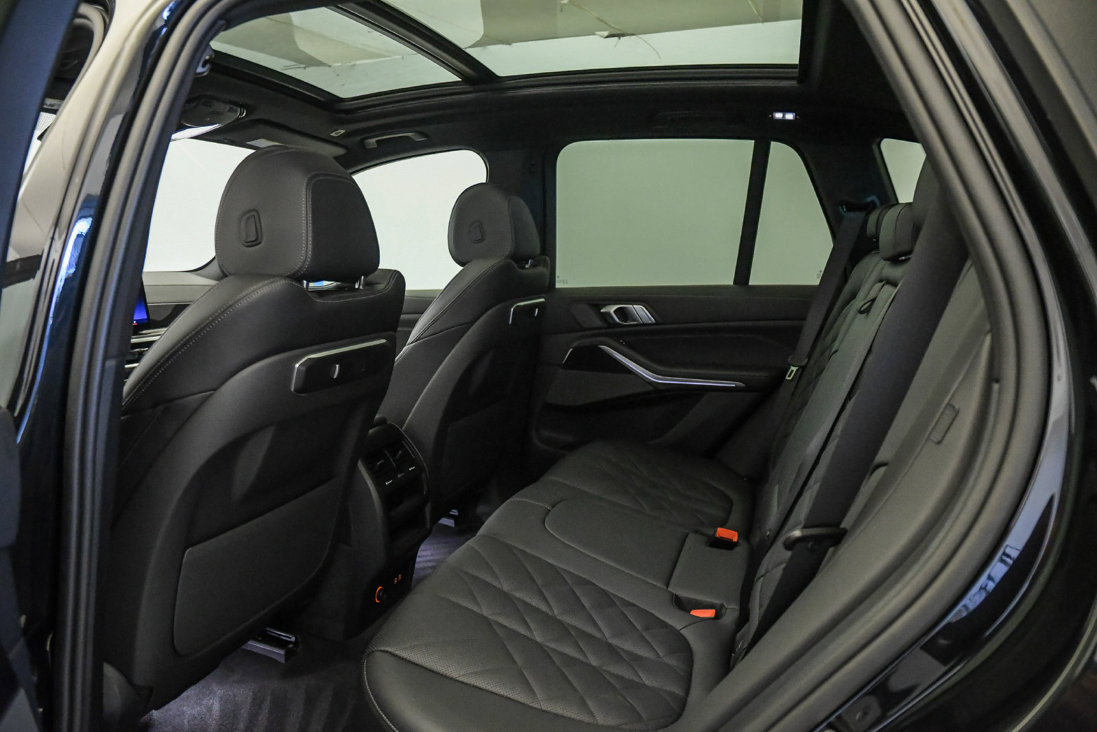 Certified 2025 BMW X5 sDrive40i w/ M Sport Package RWD image 18