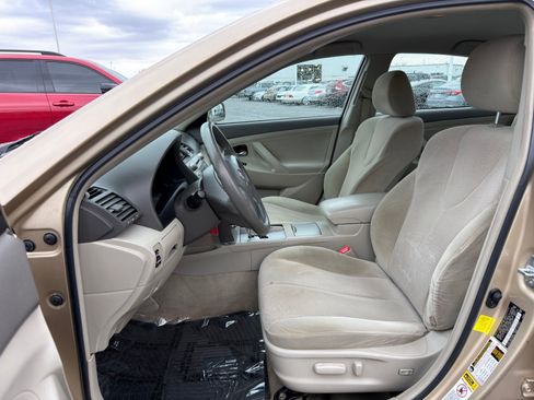 Used 2011 Toyota Camry LE w/ LE Extra-Value Pkg image 11