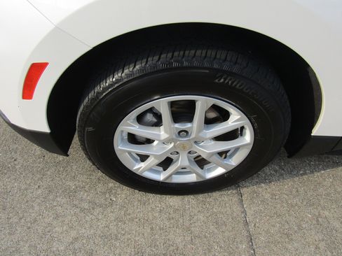 Used 2024 Chevrolet Equinox LT image 9