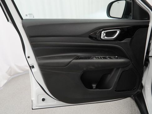 New 2026 Jeep Compass Latitude image 29