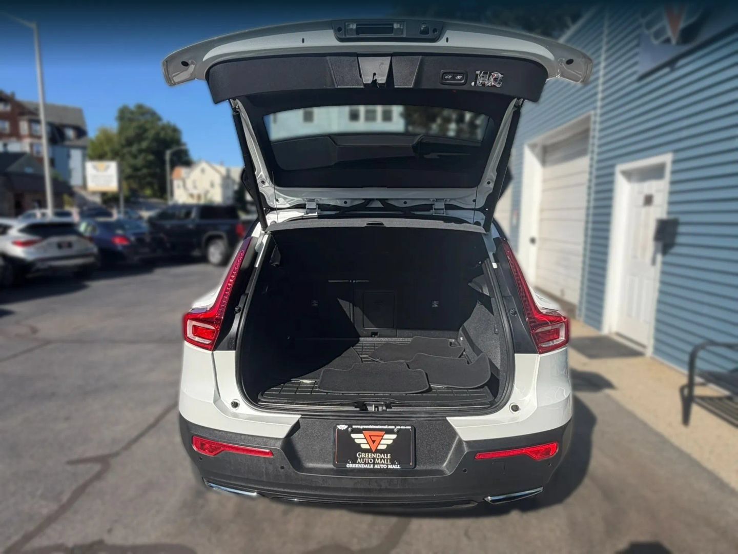 Used 2019 Volvo XC40 T5 R-Design AWD/4WD image 9
