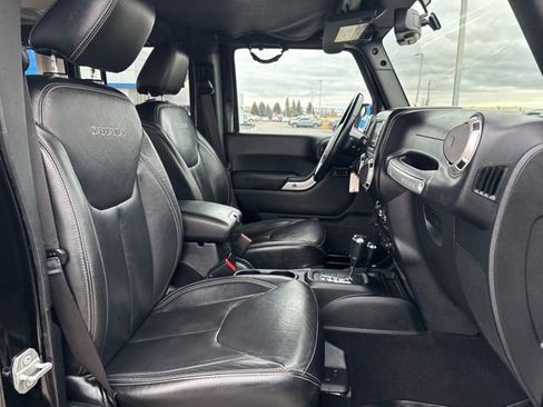 Used 2017 Jeep Wrangler Unlimited Sahara w/ Connectivity Group image 23