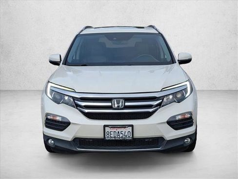 Used 2018 Honda Pilot Touring image 2