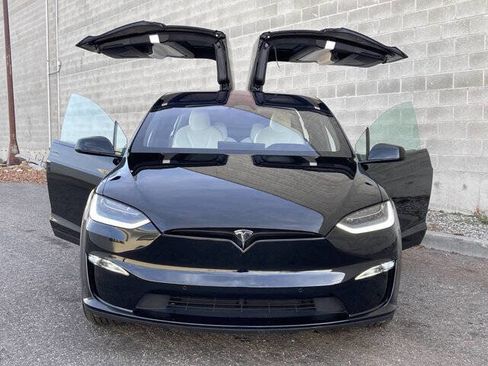 Used 2023 Tesla Model X Plaid image 5