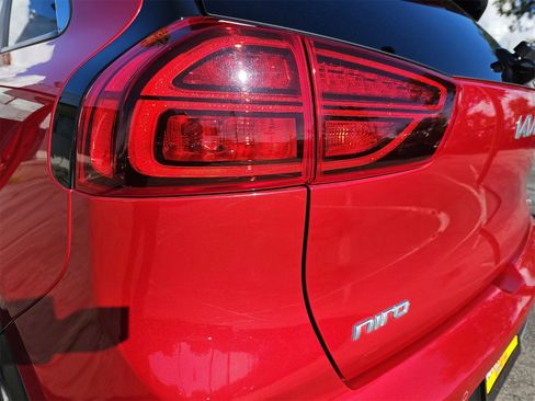 Used 2022 Kia Niro EX Premium image 40