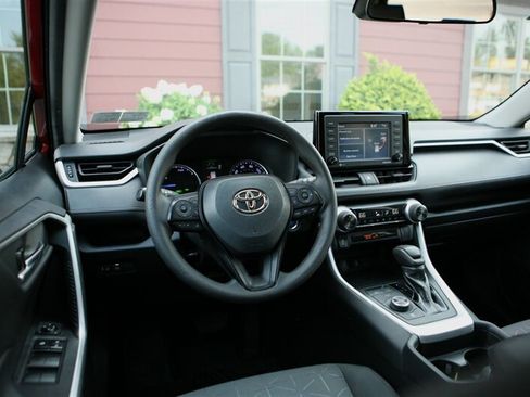 Used 2020 Toyota RAV4 XLE w/ Carpet Mat Package AWD/4WD image 12