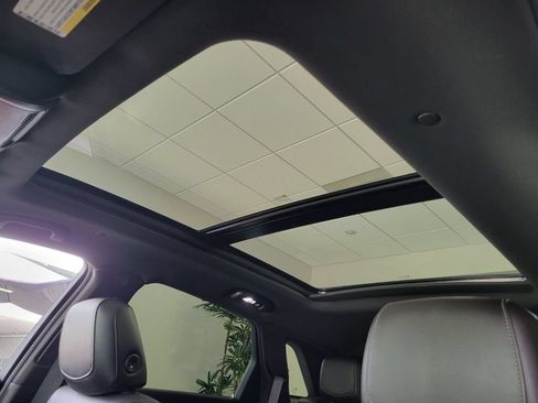 Used 2020 Cadillac XT5 Premium Luxury w/ LPO, Floor Liner Package AWD/4WD image 10