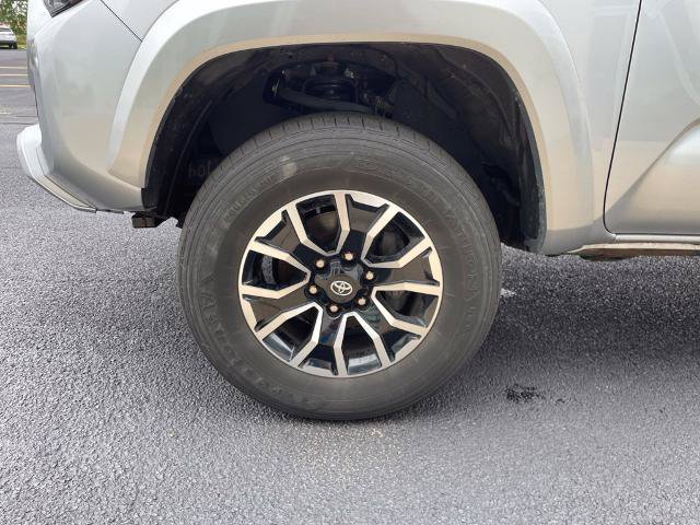 Used 2023 Toyota Tacoma TRD Sport w/ TRD Premium Sport Package AWD/4WD image 18