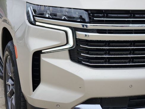Used 2021 Chevrolet Tahoe LT w/ LT Signature Package AWD/4WD image 9