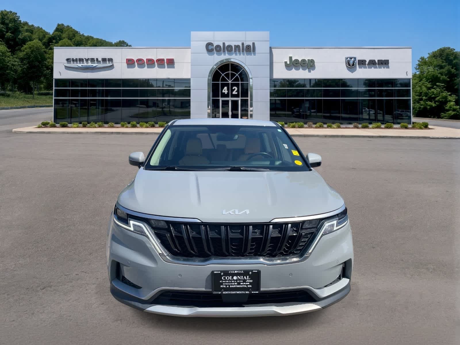 Used 2024 Kia Carnival EX FWD image 11