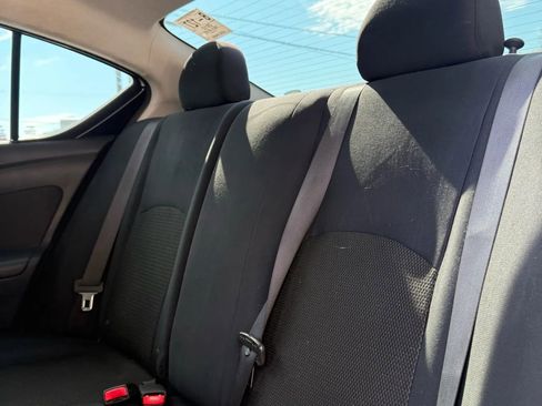 Used 2012 Nissan Versa SL image 17