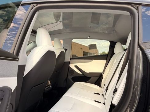 Used 2026 Tesla Model Y 2WD image 9