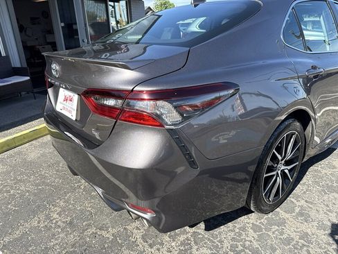 Used 2023 Toyota Camry SE FWD image 8