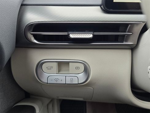 Used 2024 Genesis GV60 RWD image 30