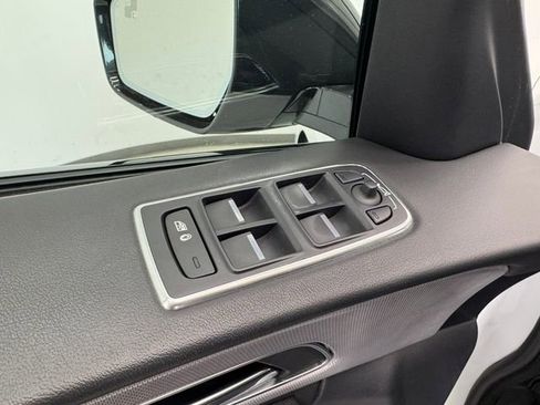 Used 2019 Jaguar F-PACE R-Sport image 36