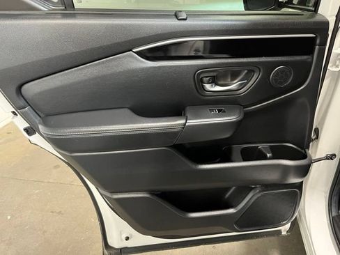 Used 2025 Honda Pilot Touring image 16