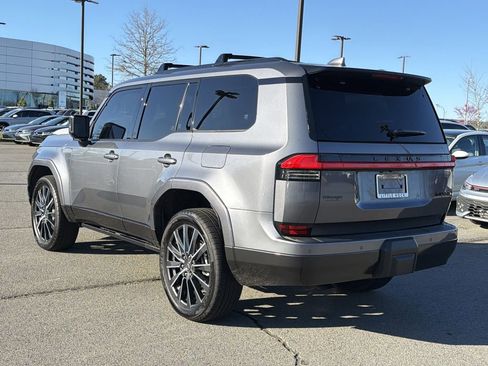 Used 2024 Lexus GX 550 w/ Accessory Package (Z1) AWD/4WD image 3