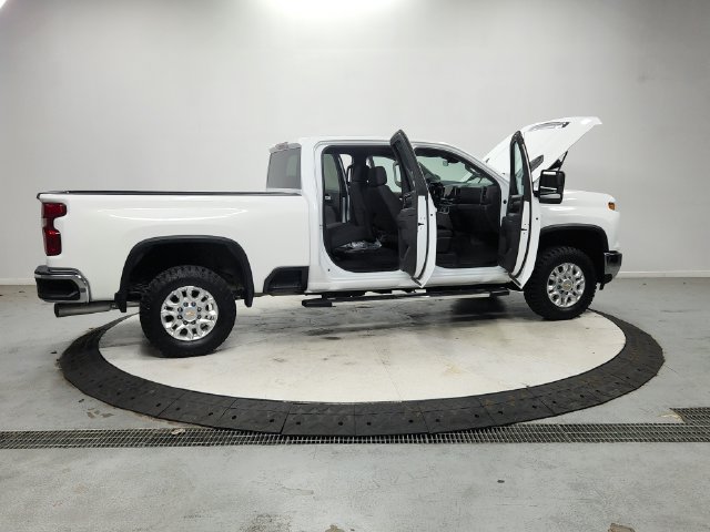Used 2025 Chevrolet Silverado 2500 LT AWD/4WD image 17