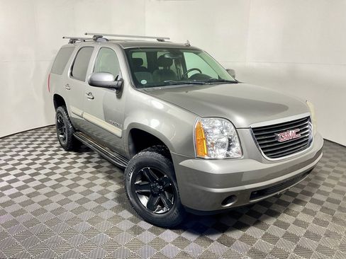 Used 2008 GMC Yukon SLE image 2