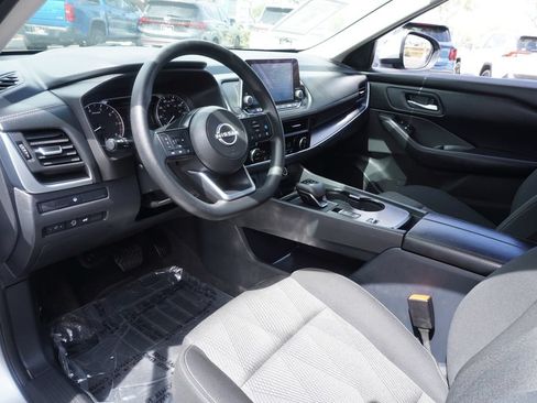 Certified 2024 Nissan Rogue SV FWD image 16