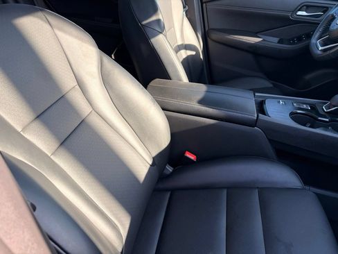 Certified 2022 Nissan Rogue SV w/ SV Premium Package FWD image 11