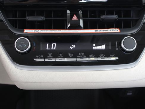 Used 2025 Toyota Corolla LE FWD image 18