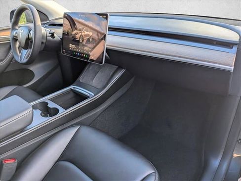 Used 2024 Tesla Model Y Long Range image 21